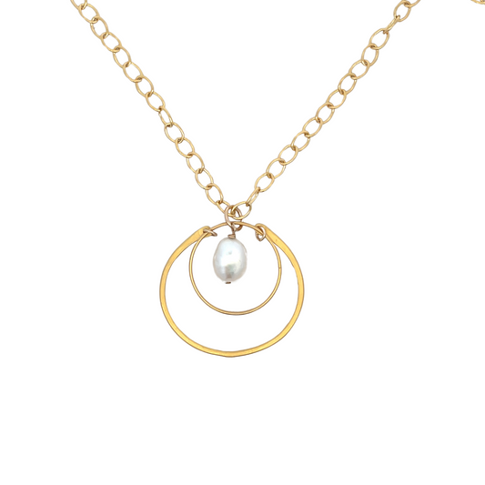 The Isla Necklace: Freshwater Pearl