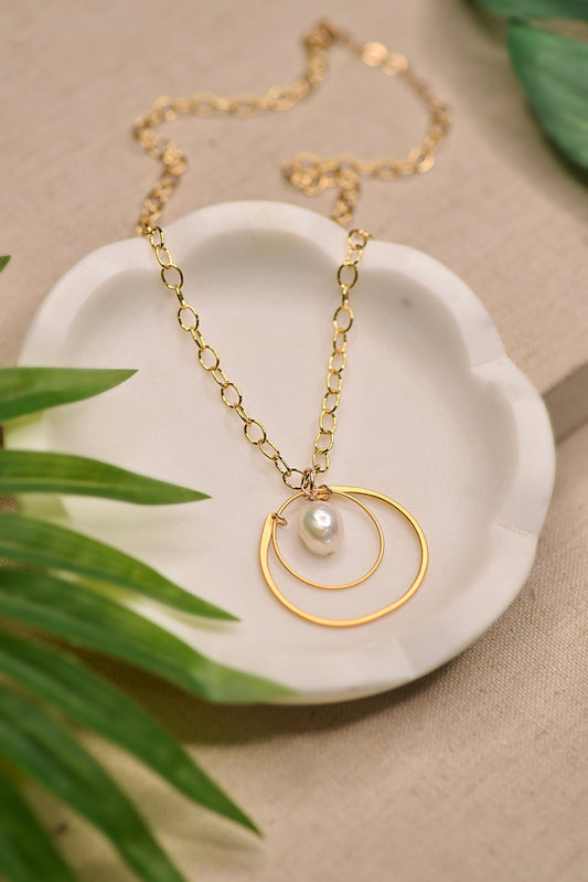 The Isla Necklace: Freshwater Pearl